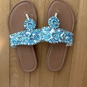 Cute sandals!!